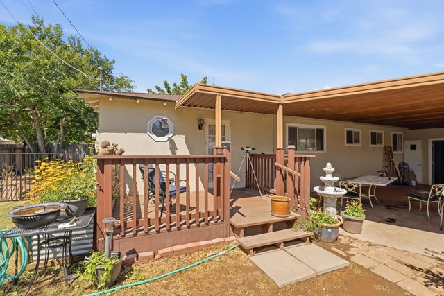 2438 E Santa Ana Avenue, Fresno, CA 93726