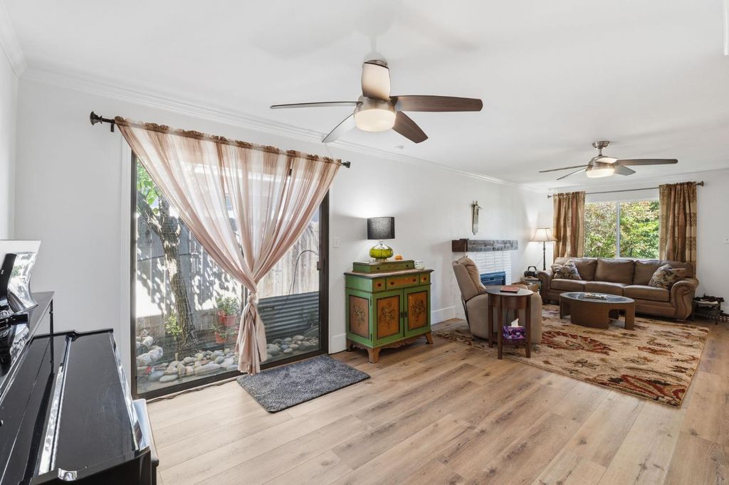 Image 11 of property listing at 2438 E Santa Ana Avenue, Fresno, CA 93726