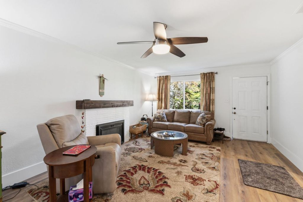 Image 6 of property listing at 2438 E Santa Ana Avenue, Fresno, CA 93726
