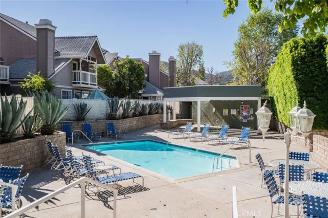 1878 Rory Lane 6, Simi Valley, CA 93063