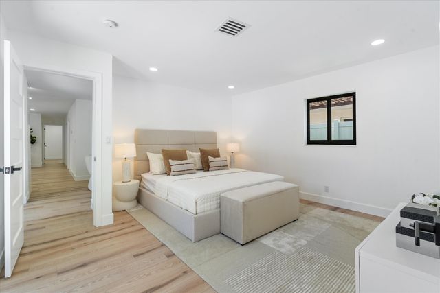 4721 Bayview Drive, Fort Lauderdale, FL 33308
