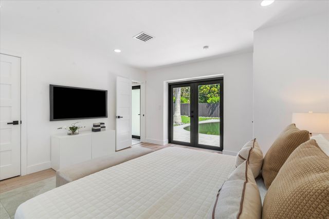 4721 Bayview Drive, Fort Lauderdale, FL 33308