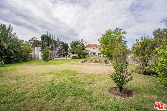 5706 Corbin Avenue, Tarzana (los Angeles), CA 91356