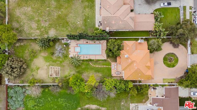 5706 Corbin Avenue, Tarzana (los Angeles), CA 91356