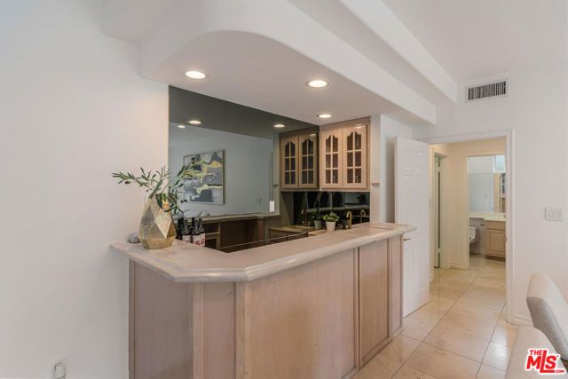 5706 Corbin Avenue, Tarzana (los Angeles), CA 91356