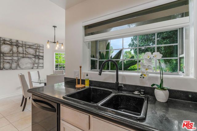 5706 Corbin Avenue, Tarzana (los Angeles), CA 91356