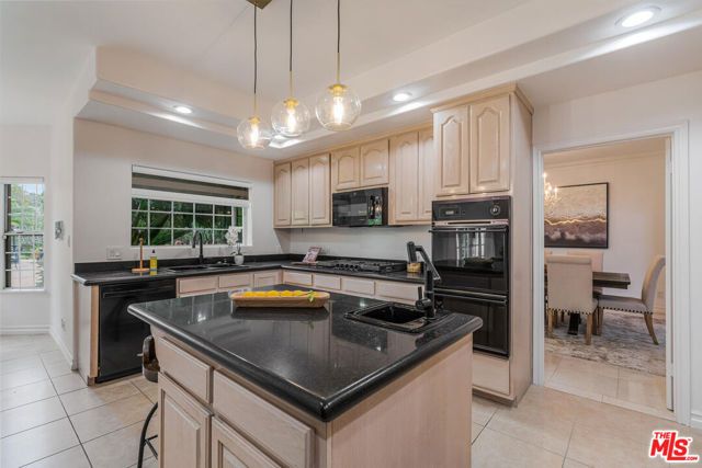 5706 Corbin Avenue, Tarzana (los Angeles), CA 91356