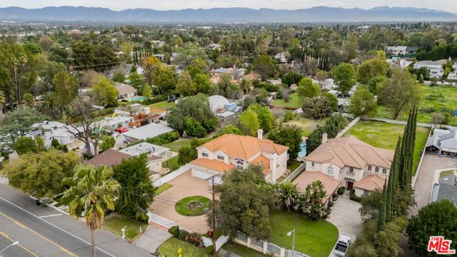 5706 Corbin Avenue, Tarzana (los Angeles), CA 91356