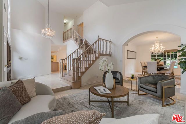 5706 Corbin Avenue, Tarzana (los Angeles), CA 91356