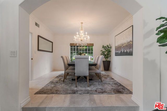 5706 Corbin Avenue, Tarzana (los Angeles), CA 91356