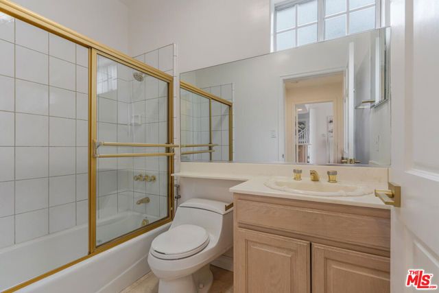 5706 Corbin Avenue, Tarzana (los Angeles), CA 91356