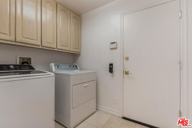 5706 Corbin Avenue, Tarzana (los Angeles), CA 91356