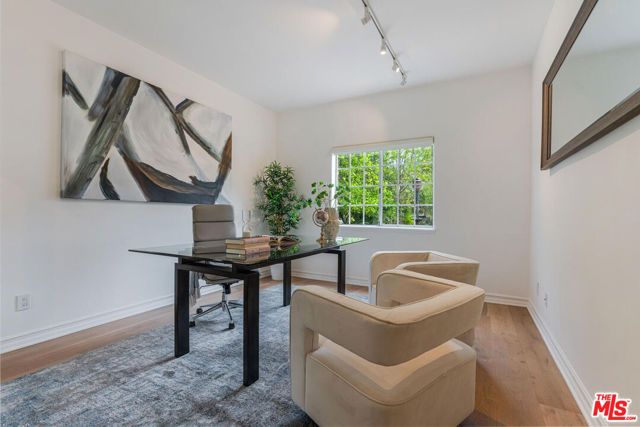 5706 Corbin Avenue, Tarzana (los Angeles), CA 91356