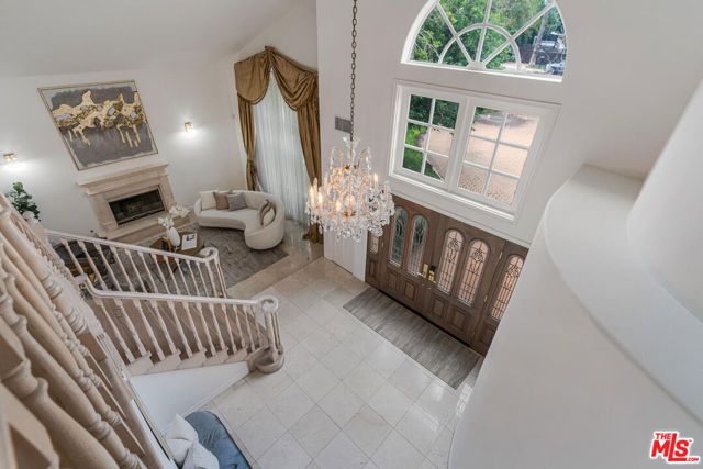 5706 Corbin Avenue, Tarzana (los Angeles), CA 91356