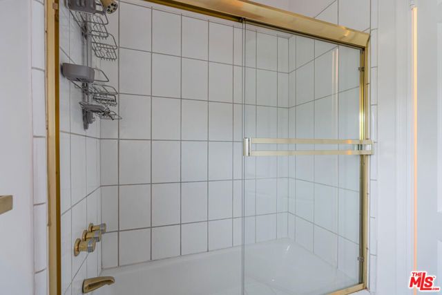 5706 Corbin Avenue, Tarzana (los Angeles), CA 91356