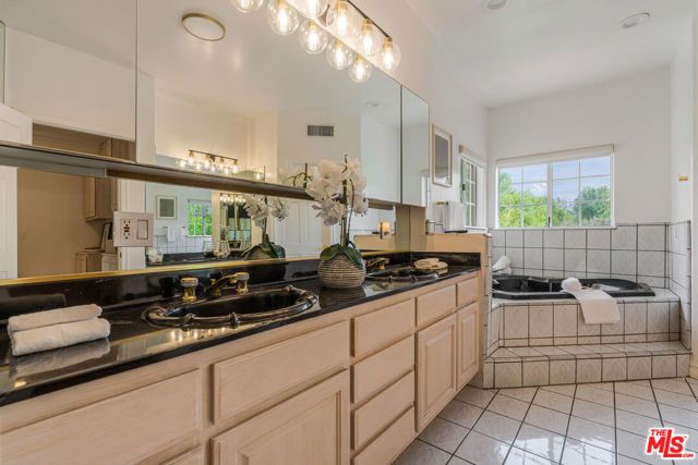 5706 Corbin Avenue, Tarzana (los Angeles), CA 91356