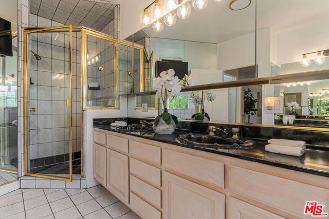 5706 Corbin Avenue, Tarzana (los Angeles), CA 91356