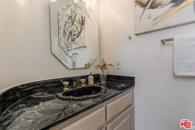 5706 Corbin Avenue, Tarzana (los Angeles), CA 91356