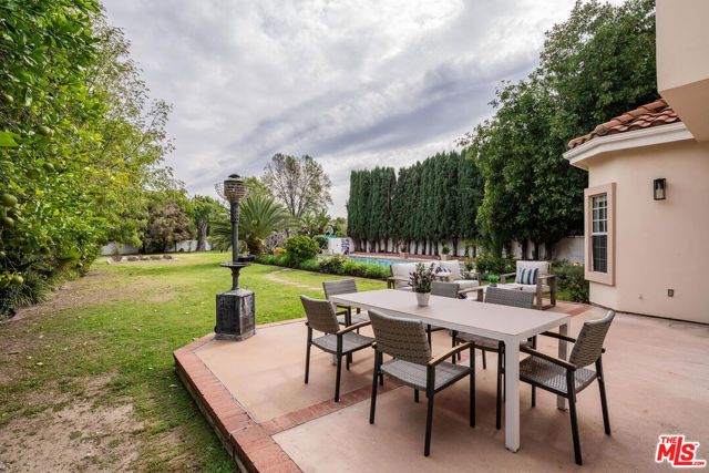 5706 Corbin Avenue, Tarzana (los Angeles), CA 91356