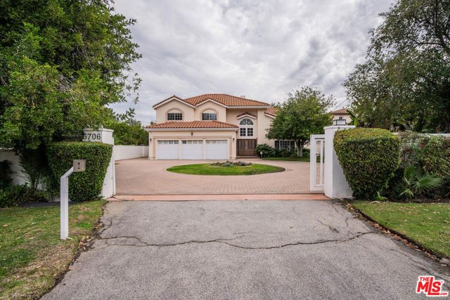 5706 Corbin Avenue, Tarzana (los Angeles), CA 91356