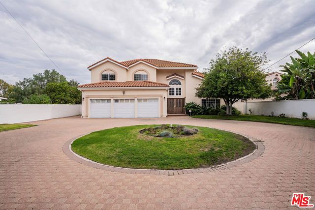 5706 Corbin Avenue, Tarzana (los Angeles), CA 91356