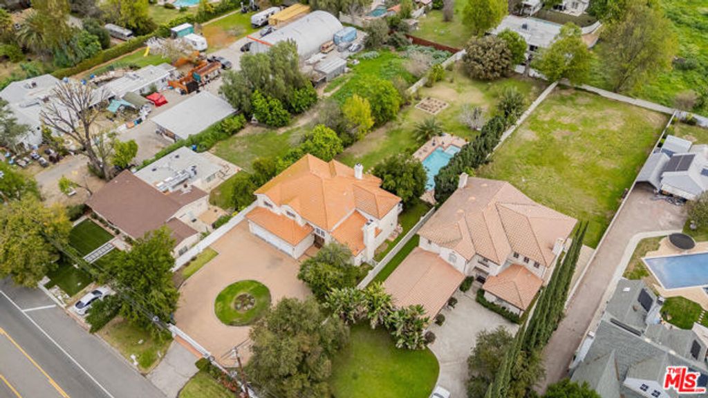 5706 Corbin Avenue, Tarzana (los Angeles), CA 91356