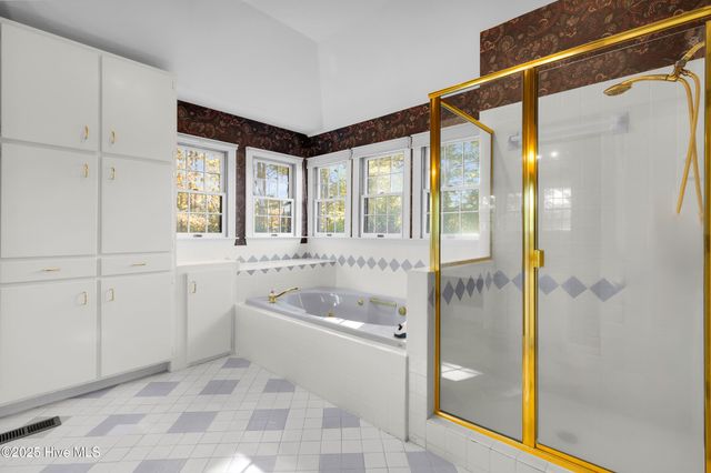 6001 Club House Drive, New Bern, NC 28562