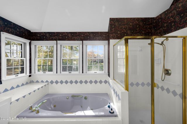 6001 Club House Drive, New Bern, NC 28562