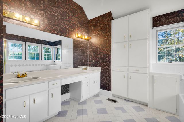 6001 Club House Drive, New Bern, NC 28562