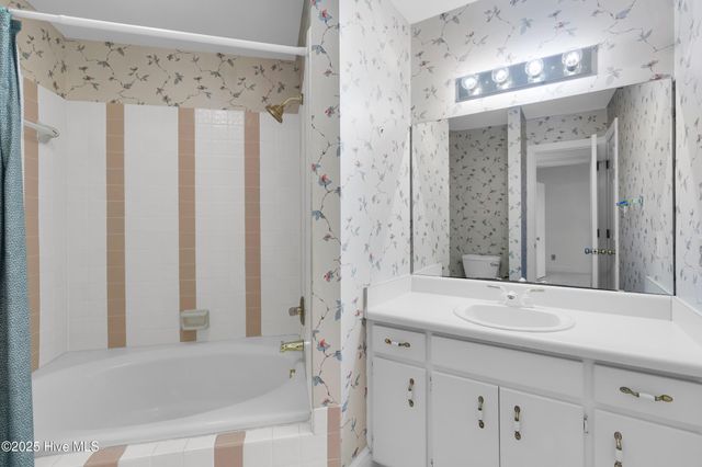 6001 Club House Drive, New Bern, NC 28562