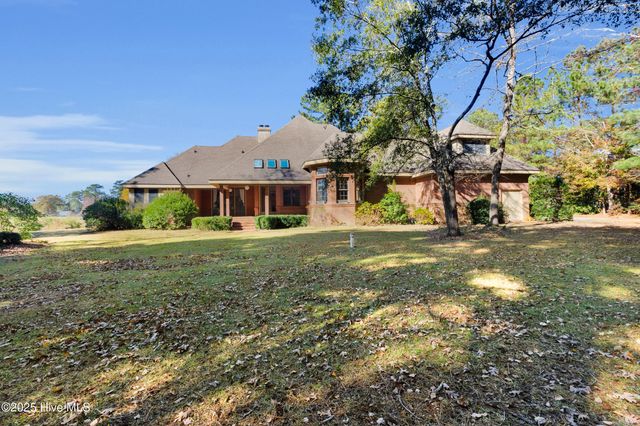 6001 Club House Drive, New Bern, NC 28562