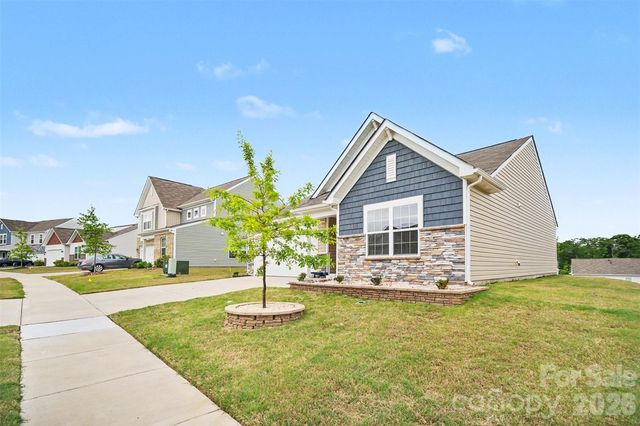 819 Wood Village Drive, Edgemoor, SC 29712