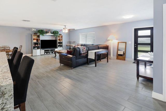 615 NE 15th Place, Boynton Beach, FL 33435