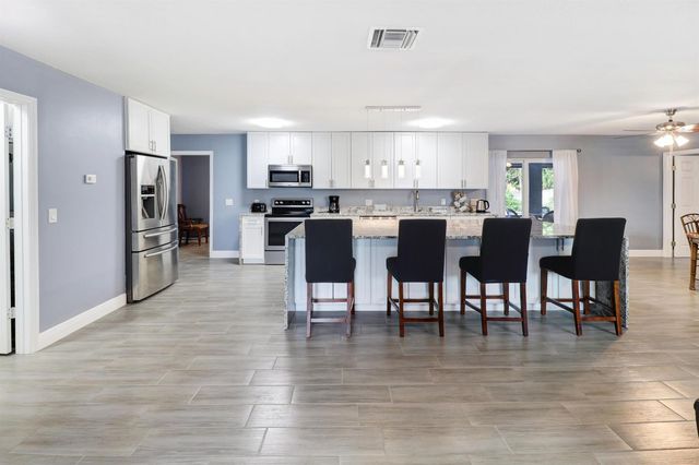 615 NE 15th Place, Boynton Beach, FL 33435