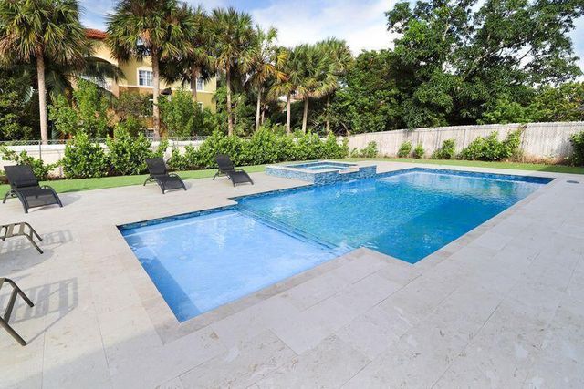 615 NE 15th Place, Boynton Beach, FL 33435