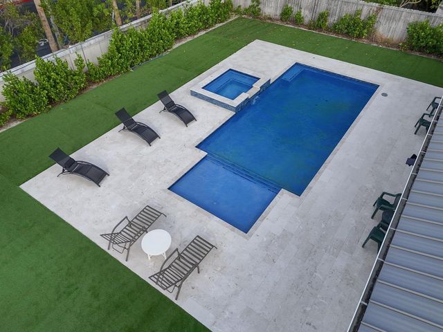 615 NE 15th Place, Boynton Beach, FL 33435