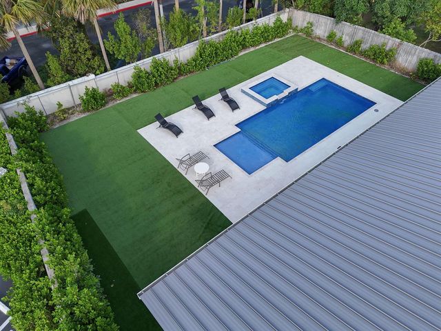 615 NE 15th Place, Boynton Beach, FL 33435