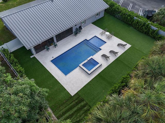 615 NE 15th Place, Boynton Beach, FL 33435