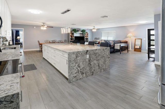 615 NE 15th Place, Boynton Beach, FL 33435