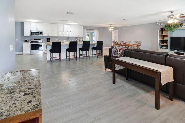 615 NE 15th Place, Boynton Beach, FL 33435