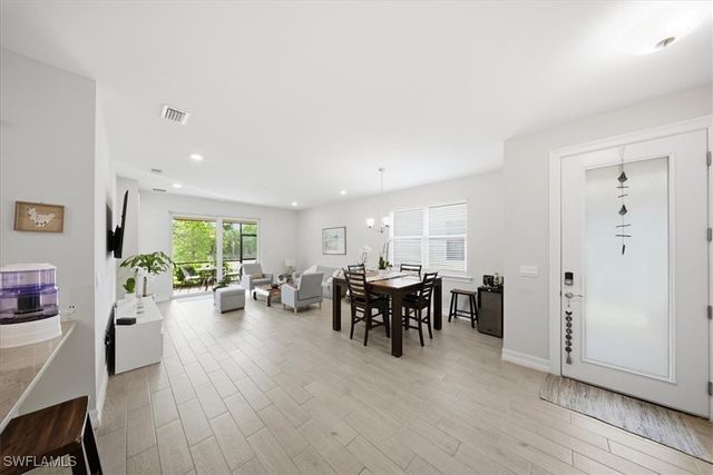 1074 Enbrook LOOP, Naples, FL 34114