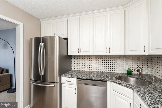 18 VERSAILLES CT, Hamilton, NJ 08619
