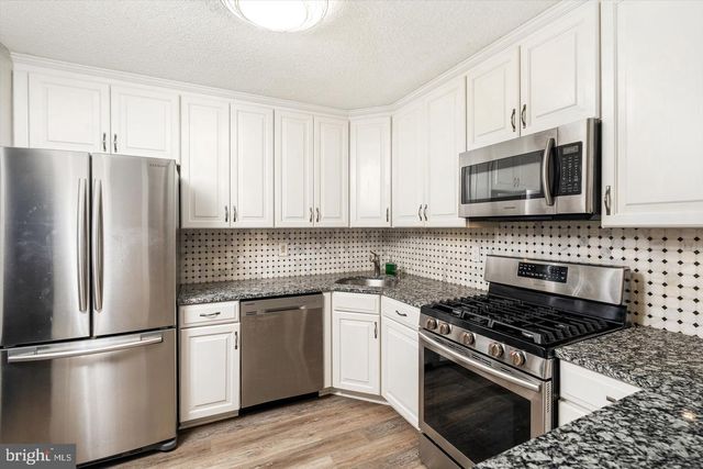 18 VERSAILLES CT, Hamilton, NJ 08619