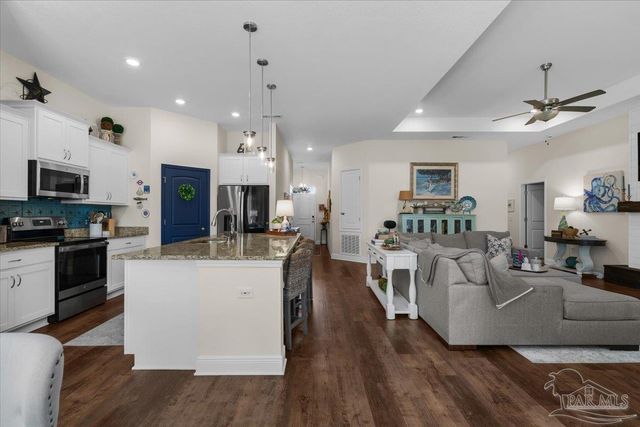 1808 St Mary Dr, Gulf Breeze, FL 32563