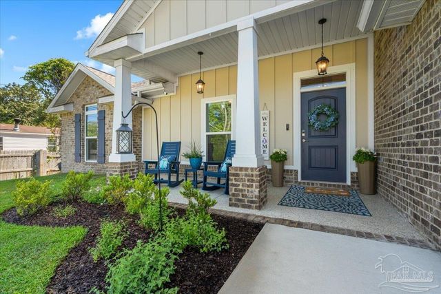 1808 St Mary Dr, Gulf Breeze, FL 32563