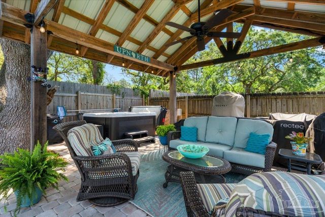 1808 St Mary Dr, Gulf Breeze, FL 32563