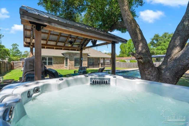 1808 St Mary Dr, Gulf Breeze, FL 32563