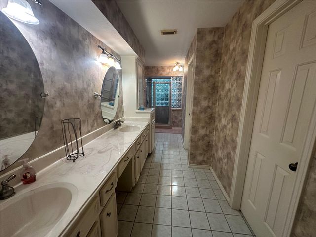 14707 Treborway Drive, Houston, TX 77014