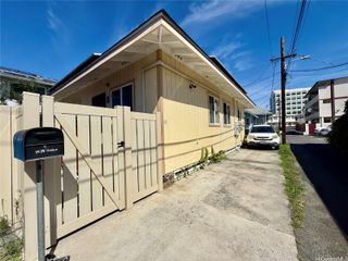 1424 Holelua Place, Honolulu, HI 96817