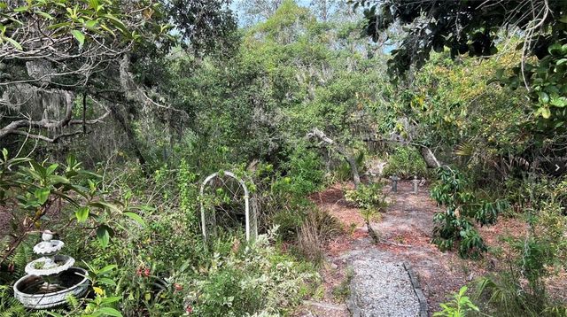 1890 WHISPERING WAY 1890, Tarpon Springs, FL 34689